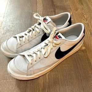 Nike Men’s Blazer Low 77 in Black/White (10.5)